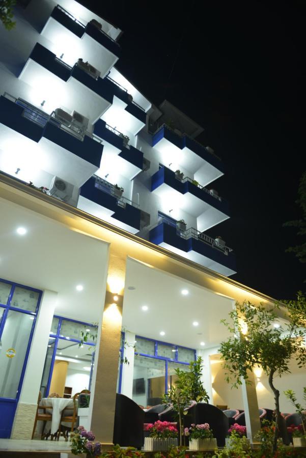 Blue Balcony Hotel Golem  Eksteriør billede